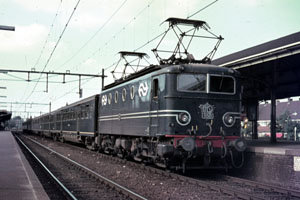 Lok 1150 met trein 229 naar Amersfoort, te Hilversum op 7 september 1969.