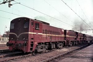 Hilversum, 8 september 1969. Driespan 2200 met ertstrein richting Amsterdam.